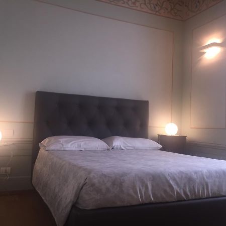 Palazzo Carasi Apartments เกรโมนา ภายนอก รูปภาพ