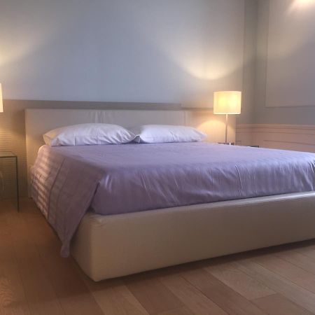 Palazzo Carasi Apartments เกรโมนา ภายนอก รูปภาพ
