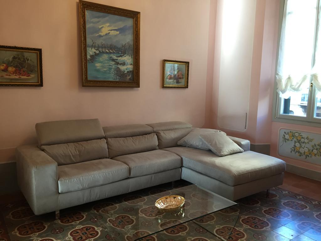 Palazzo Carasi Apartments เกรโมนา ภายนอก รูปภาพ