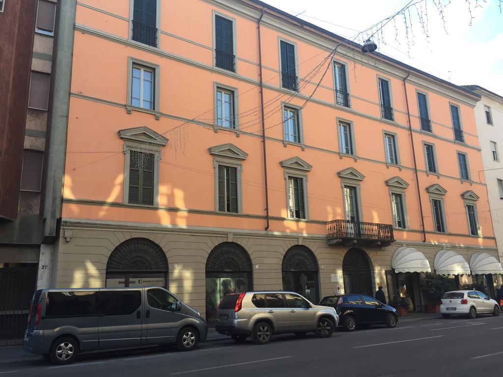 Palazzo Carasi Apartments เกรโมนา ภายนอก รูปภาพ