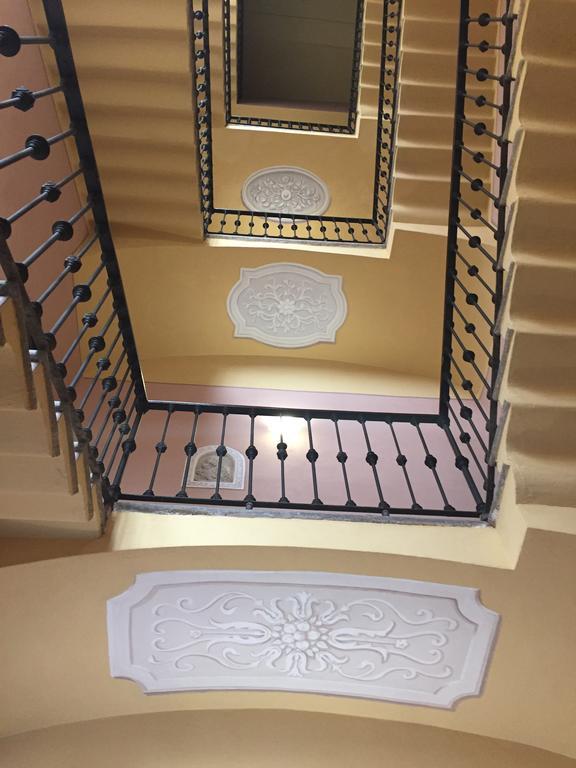 Palazzo Carasi Apartments เกรโมนา ภายนอก รูปภาพ