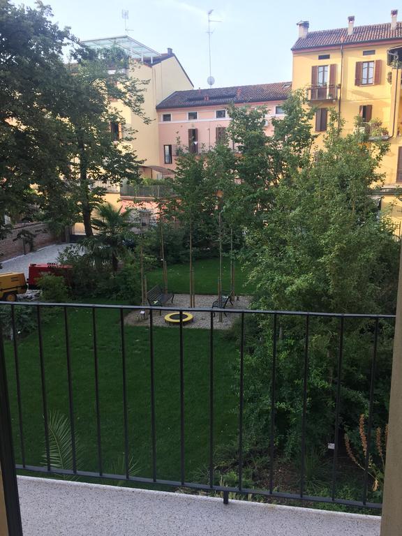Palazzo Carasi Apartments เกรโมนา ภายนอก รูปภาพ