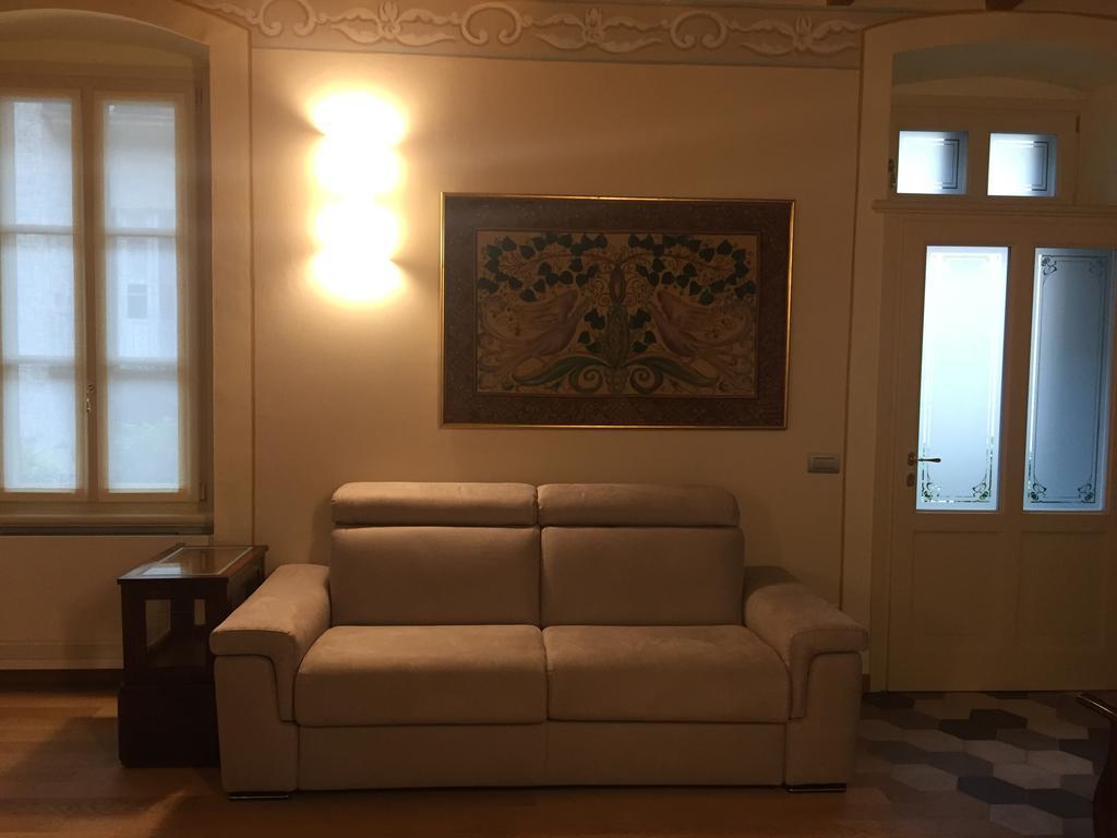 Palazzo Carasi Apartments เกรโมนา ภายนอก รูปภาพ