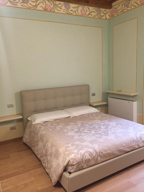 Palazzo Carasi Apartments เกรโมนา ภายนอก รูปภาพ