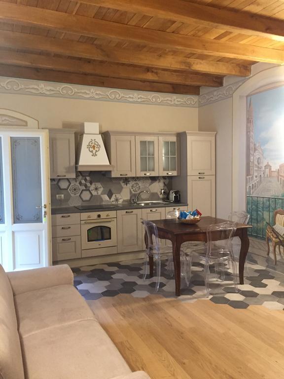 Palazzo Carasi Apartments เกรโมนา ภายนอก รูปภาพ
