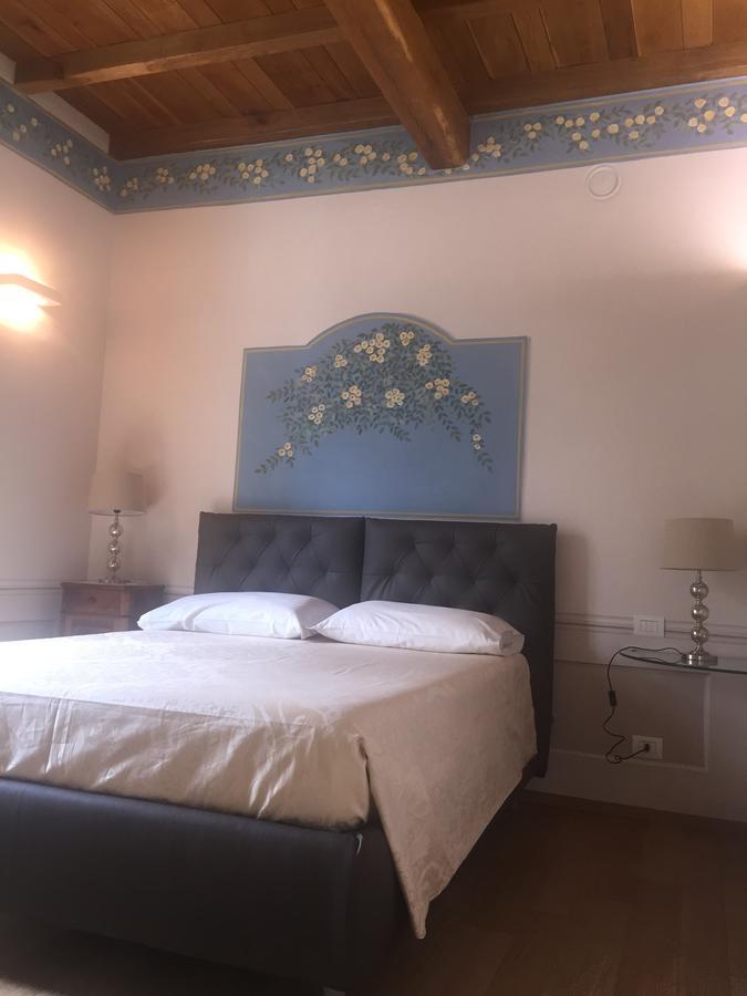Palazzo Carasi Apartments เกรโมนา ภายนอก รูปภาพ