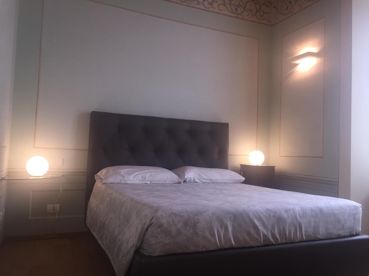 Palazzo Carasi Apartments เกรโมนา ภายนอก รูปภาพ